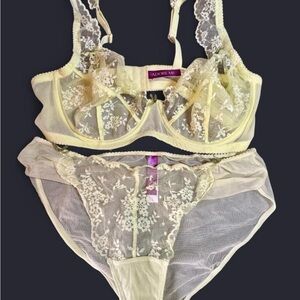 Adore Me Floral Lace Bra Set in Yellow